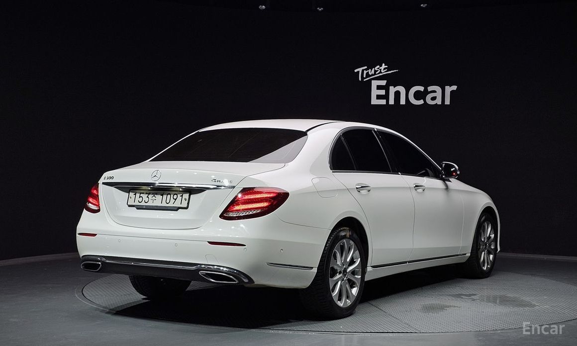 E-Class W213E300 4MATIC Exclusive 3