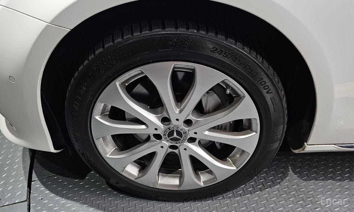 E-Class W213E300 4MATIC Exclusive 6