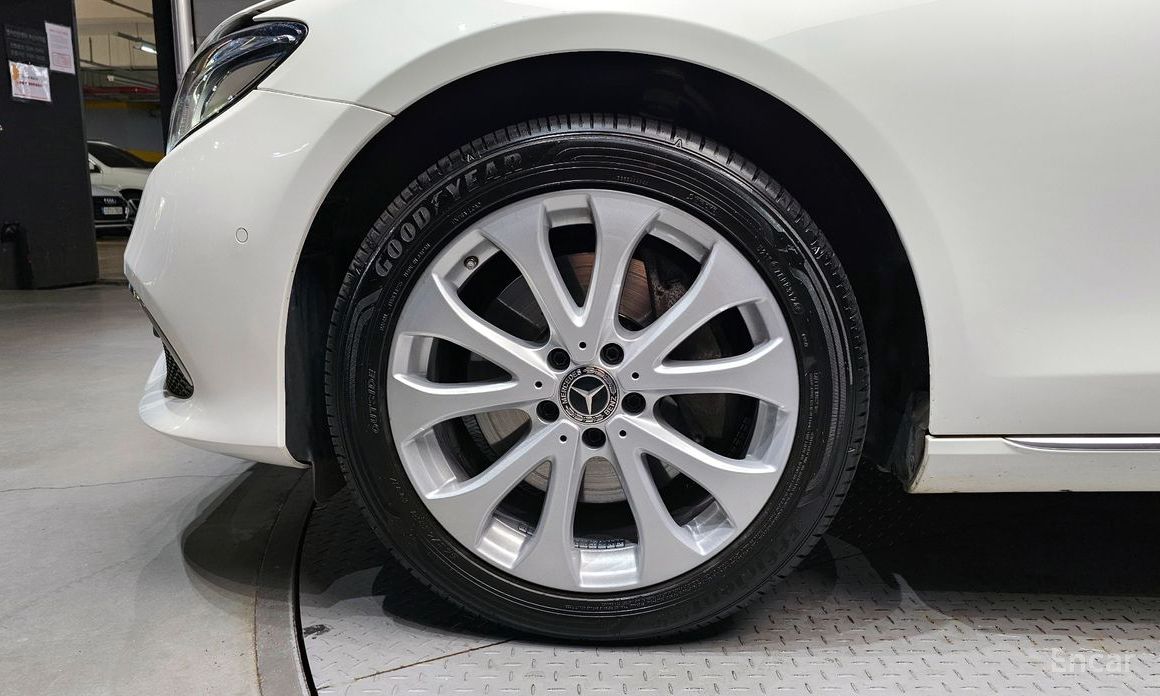 E-Class W213E300 4MATIC Exclusive 6