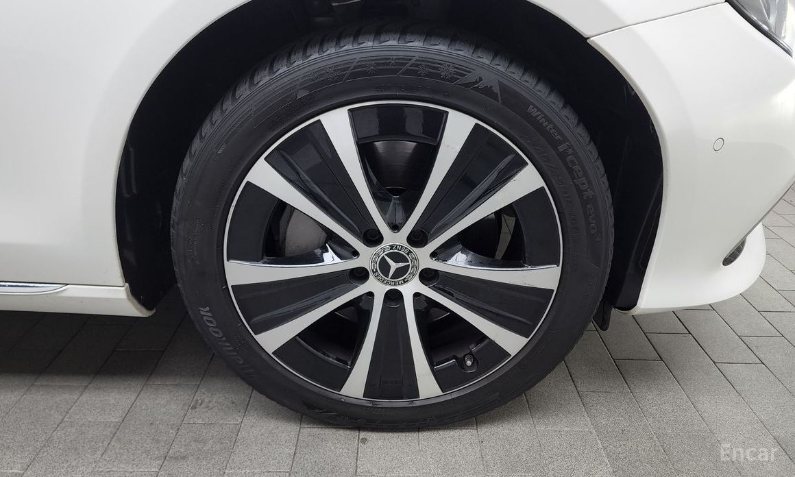 E-Class W213E300e 4MATIC Exclusive 6