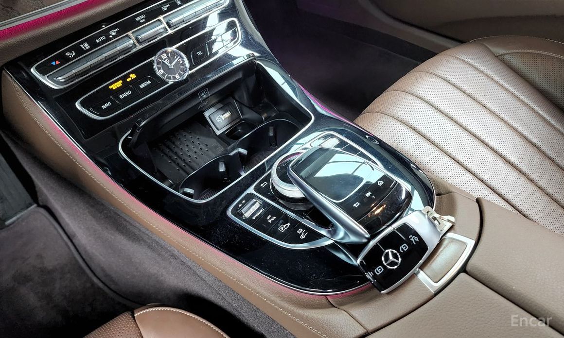 E-Class W213E300e 4MATIC Exclusive 10