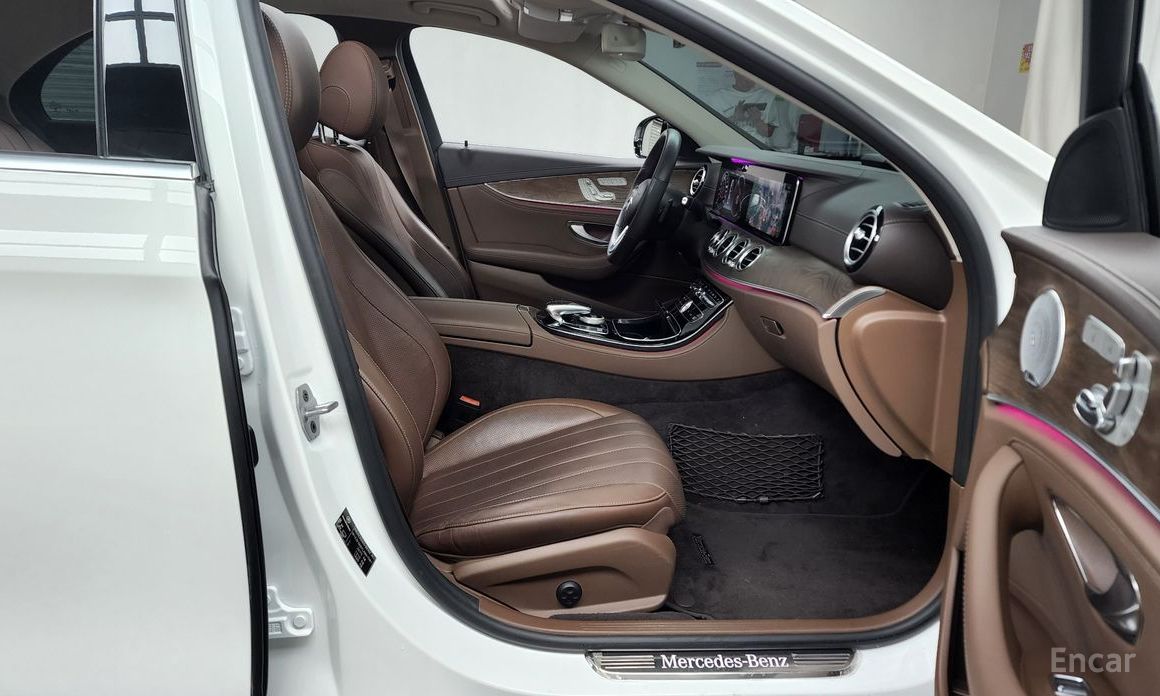 E-Class W213E300e 4MATIC Exclusive 12