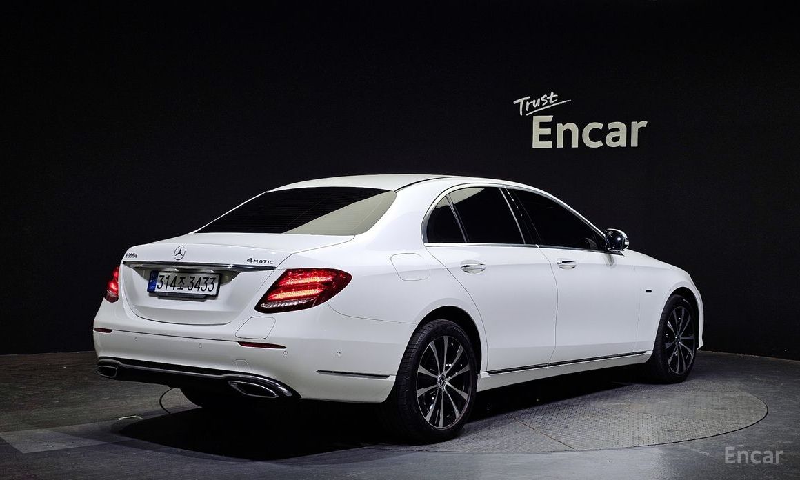 E-Class W213E300e 4MATIC Exclusive 3