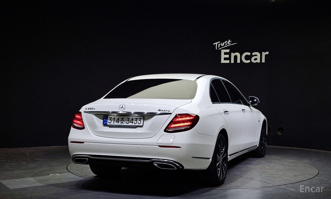E-Class W213E300e 4MATIC Exclusive 5