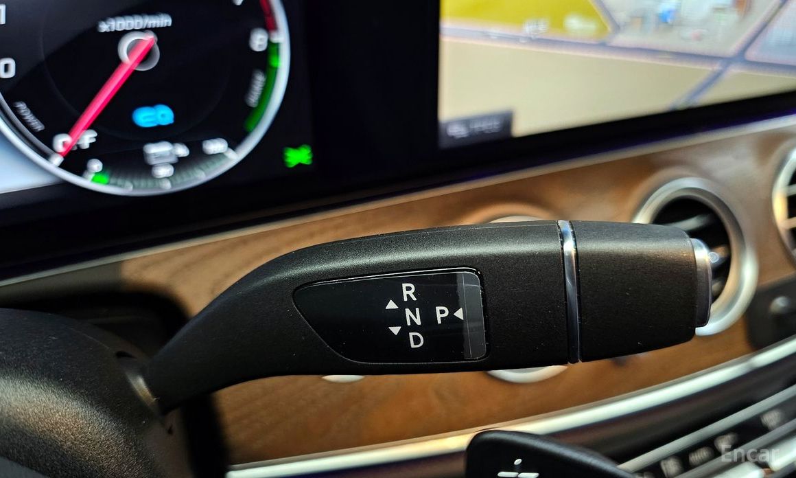 E-Class W213E300e 4MATIC Exclusive 10