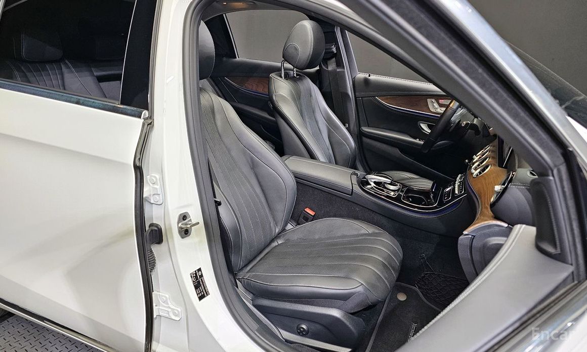 E-Class W213E300e 4MATIC Exclusive 13