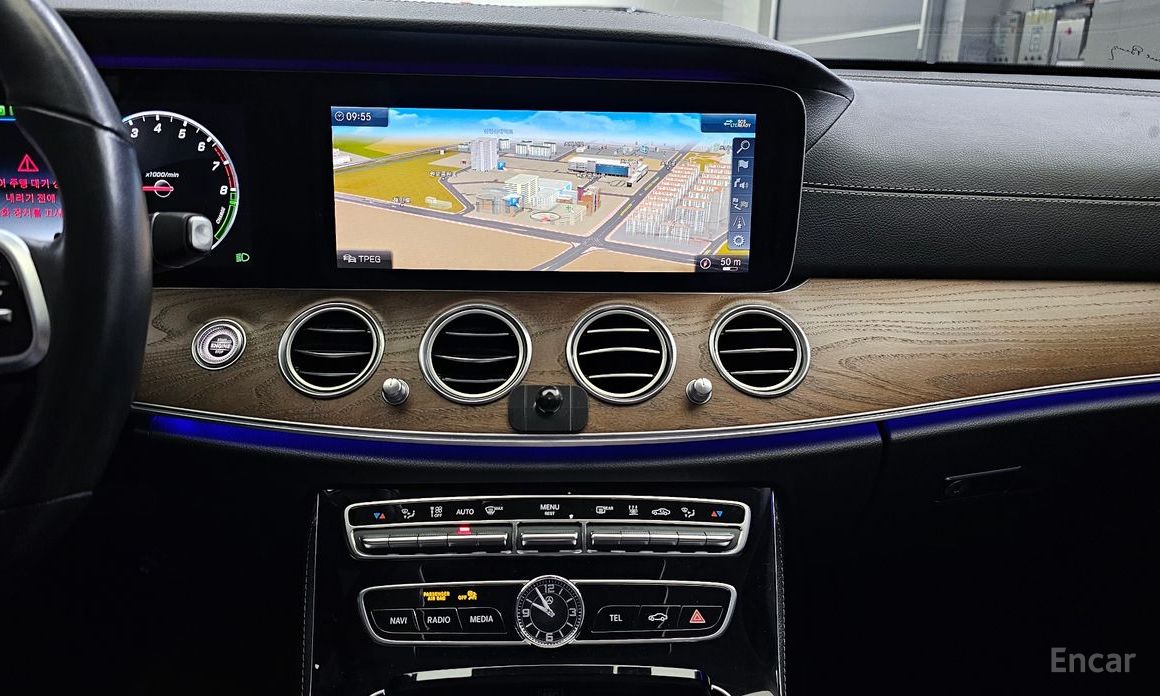 E-Class W213E300e 4MATIC Exclusive 17
