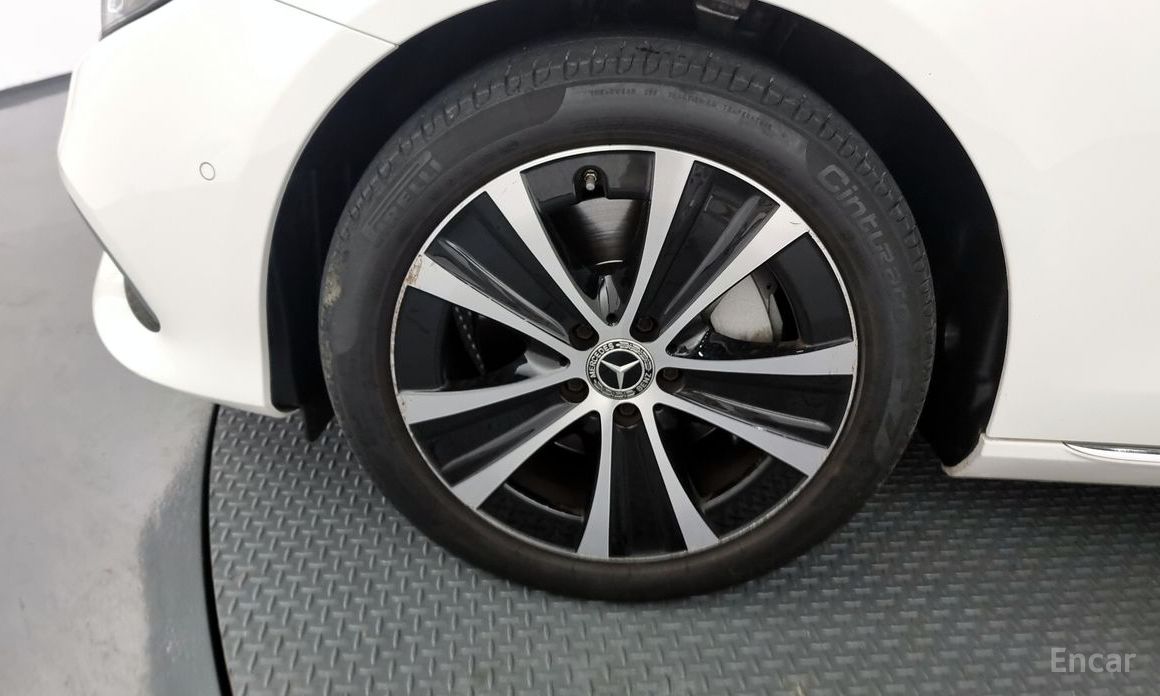 E-Class W213E300e 4MATIC Exclusive 6