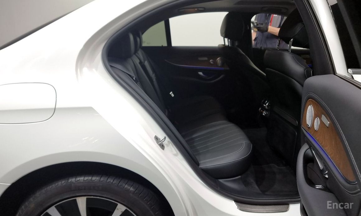 E-Class W213E300e 4MATIC Exclusive 13