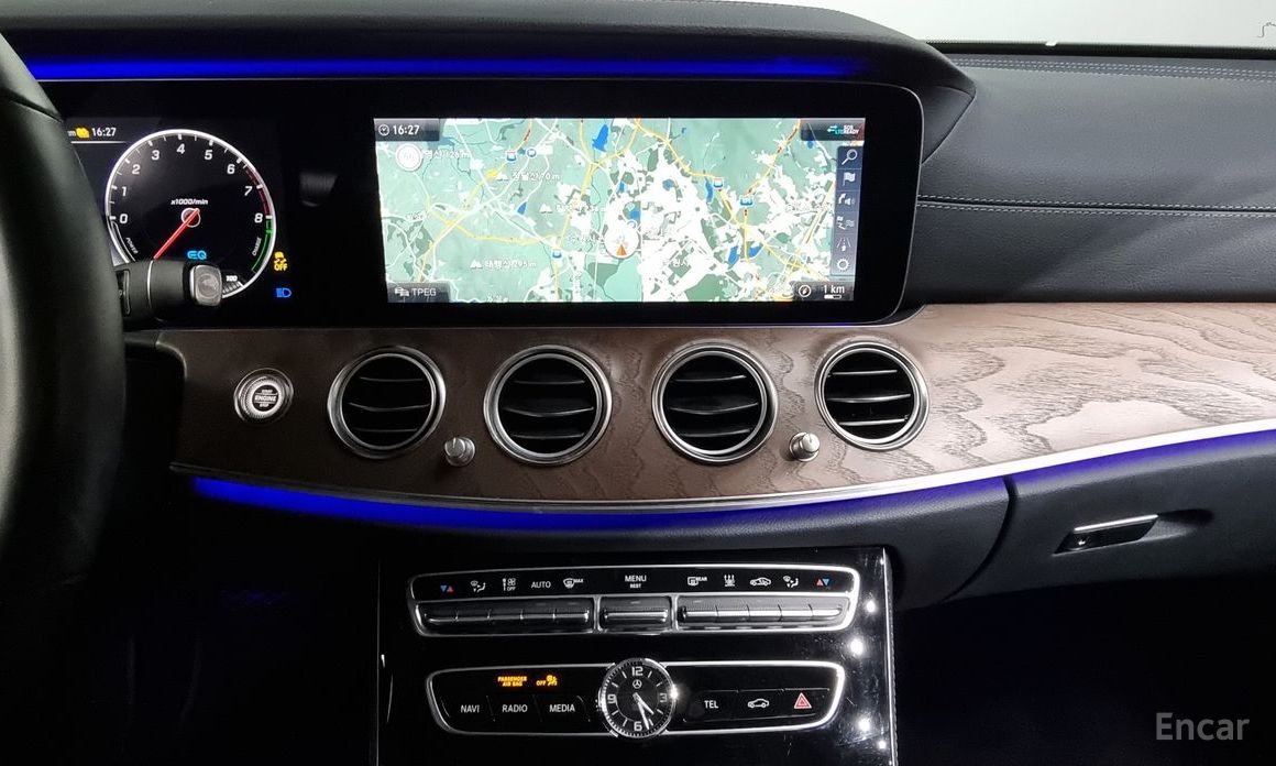 E-Class W213E300e 4MATIC Exclusive 16