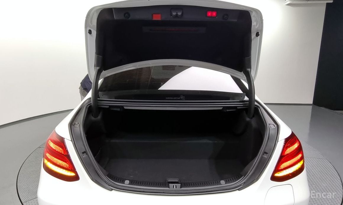 E-Class W213E300e 4MATIC Exclusive 21