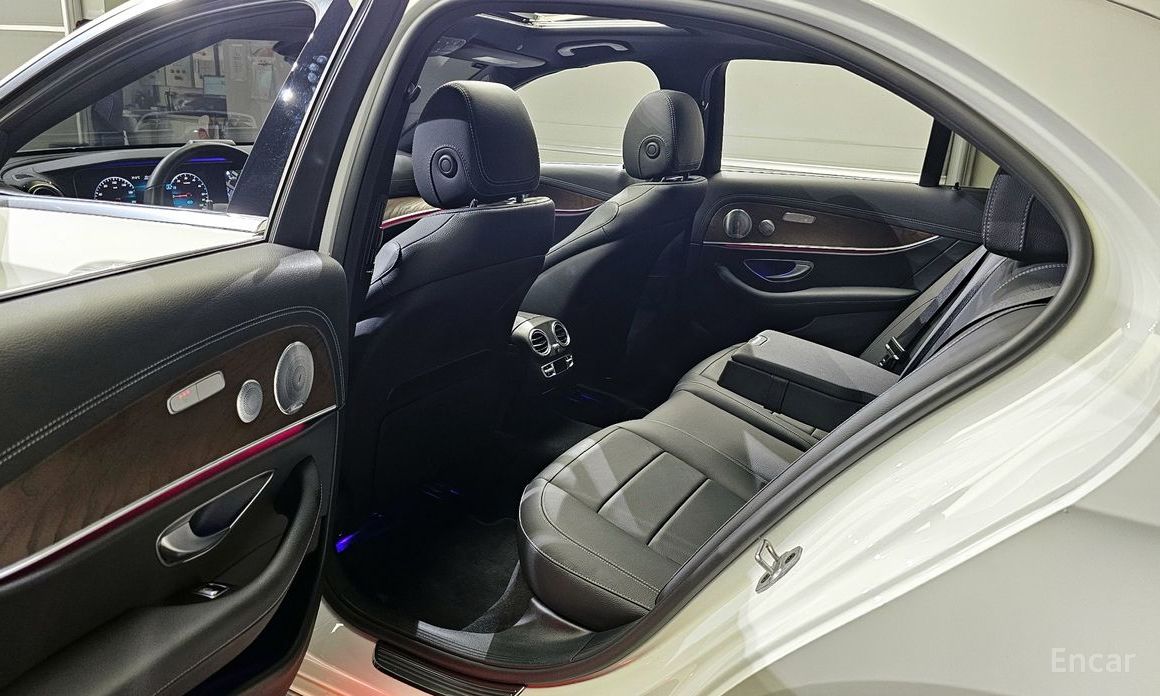 E-Class W213E300e 4MATIC Exclusive 12