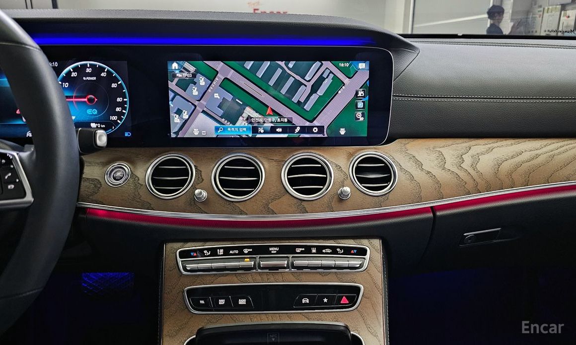 E-Class W213E300e 4MATIC Exclusive 17