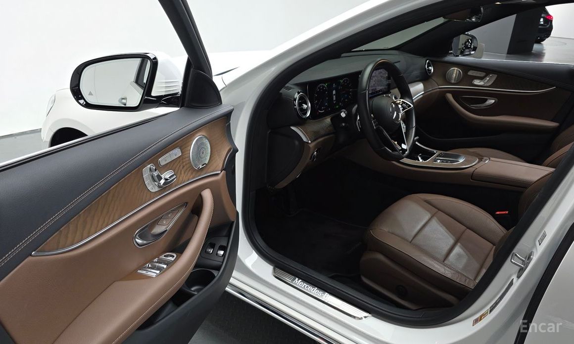 E-Class W213E300e 4MATIC Exclusive 12