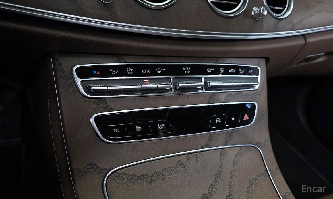 E-Class W213E300e 4MATIC Exclusive 18