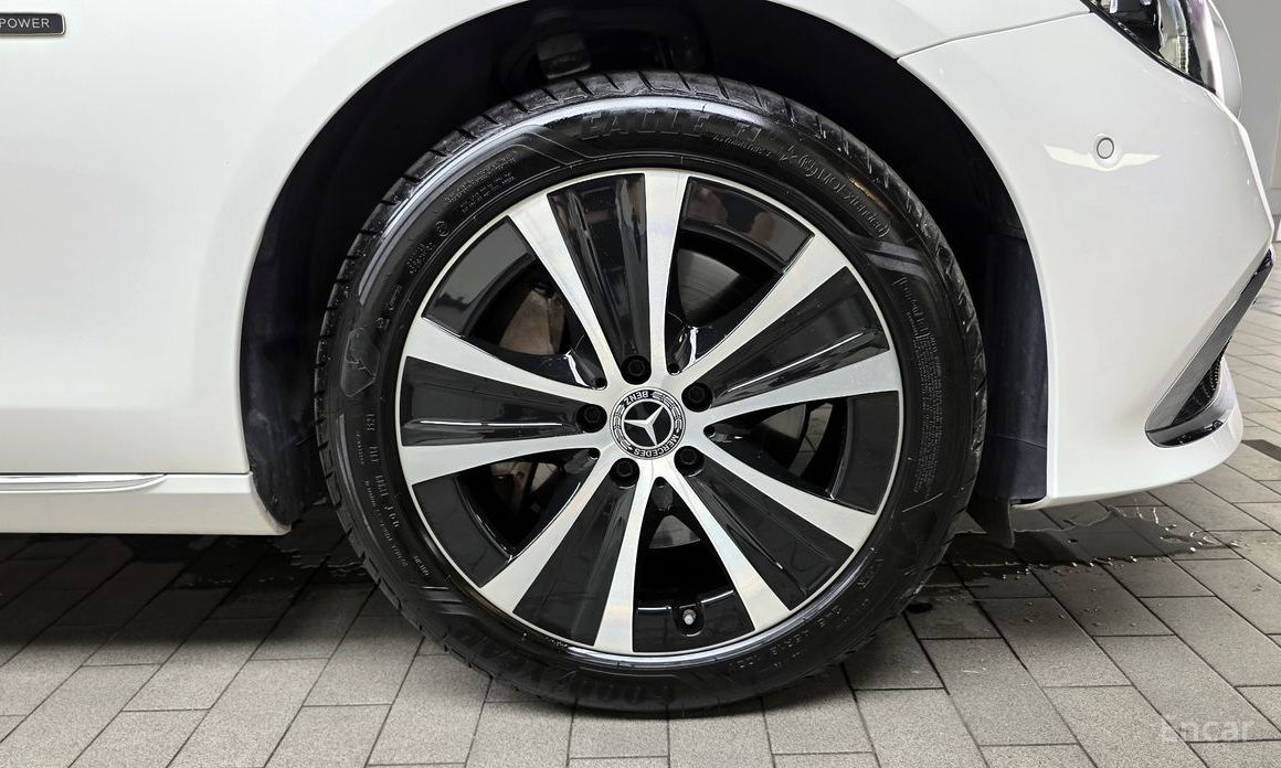 E-Class W213E300e 4MATIC Exclusive 6