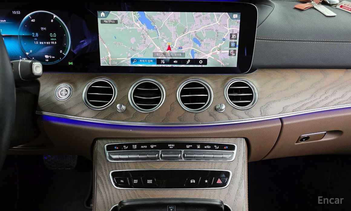 E-Class W213E300e 4MATIC Exclusive 17