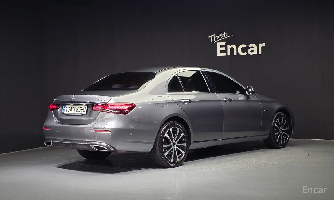 E-Class W213E300e 4MATIC Exclusive 3