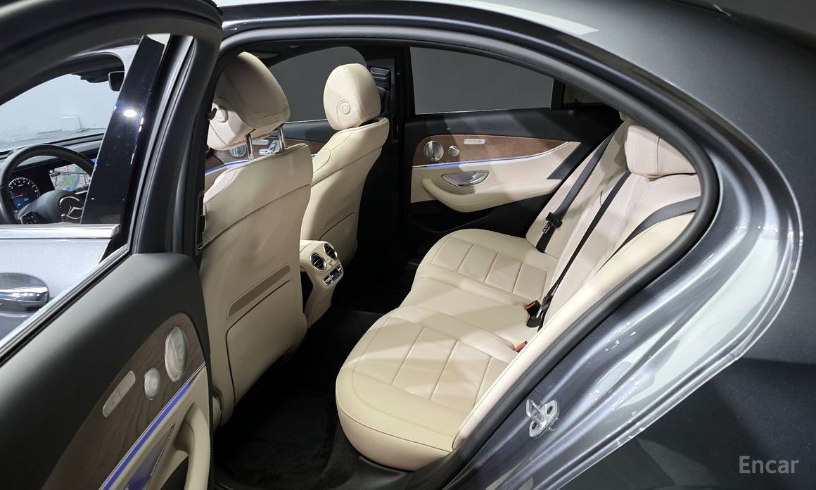 E-Class W213E300e 4MATIC Exclusive 12