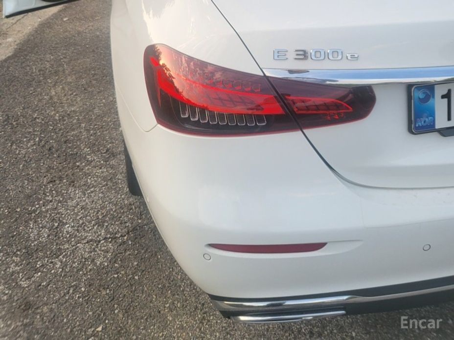 E-Class W213E300e 4MATIC Exclusive 3