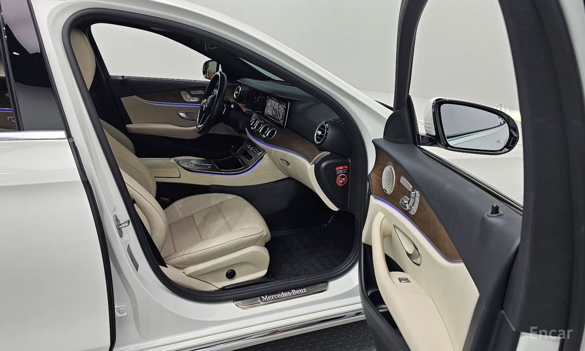 E-Class W213E300e 4MATIC Exclusive 12