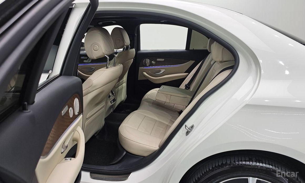 E-Class W213E300e 4MATIC Exclusive 13