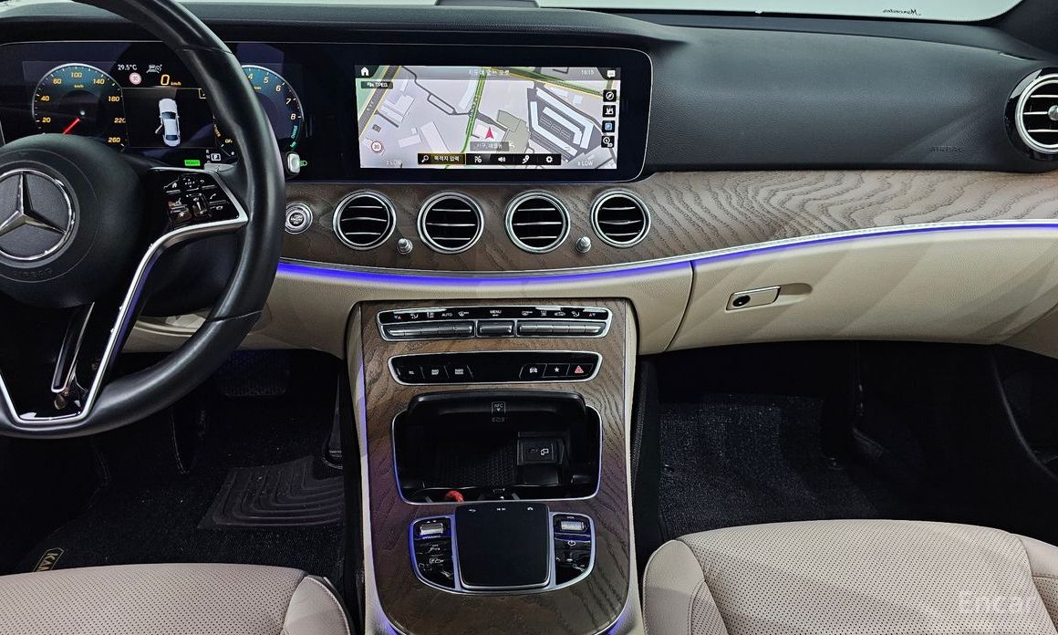 E-Class W213E300e 4MATIC Exclusive 16