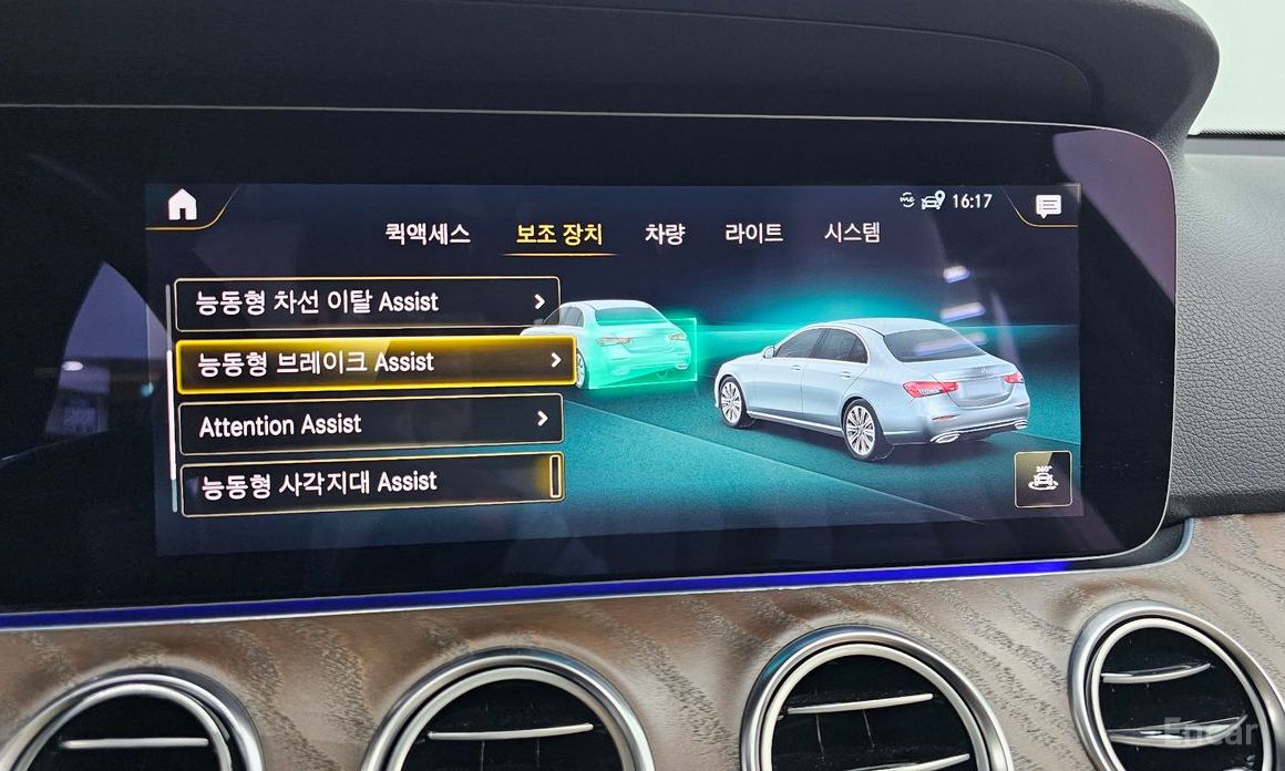 E-Class W213E300e 4MATIC Exclusive 18