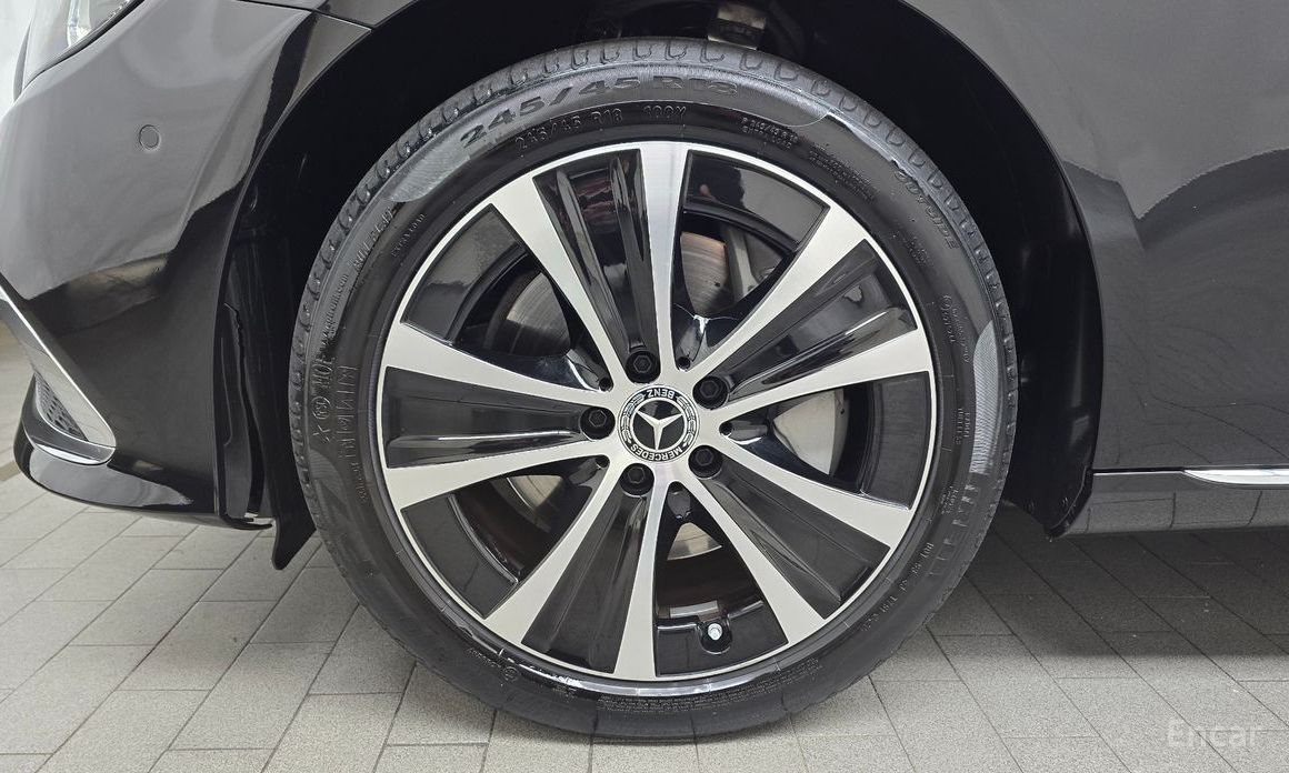 E-Class W213E300e 4MATIC Exclusive 6