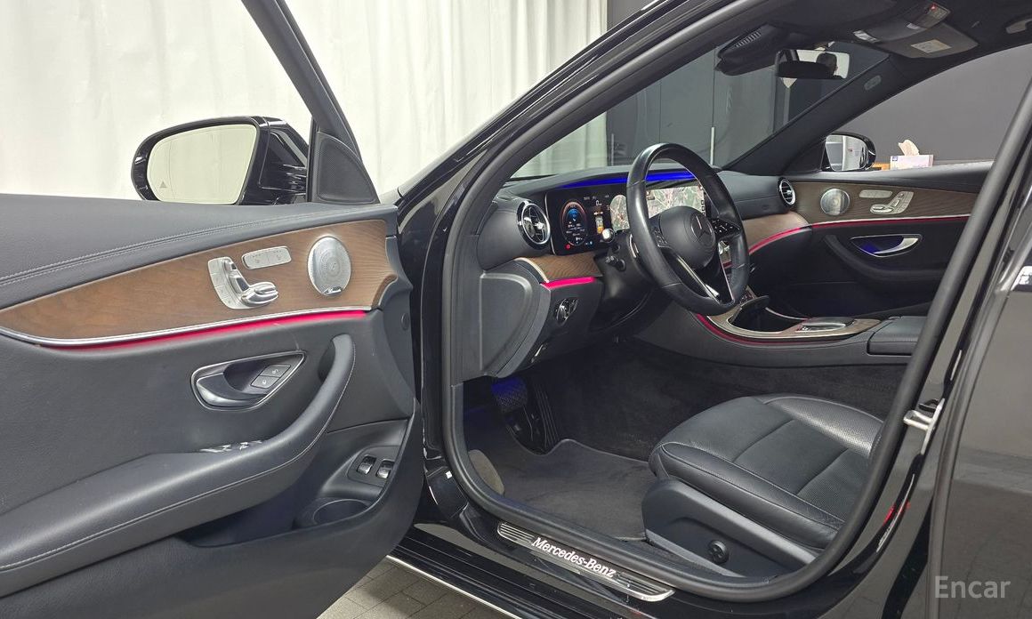 E-Class W213E300e 4MATIC Exclusive 12