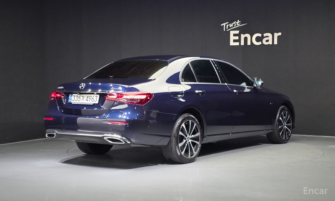 E-Class W213E300e 4MATIC Exclusive 3