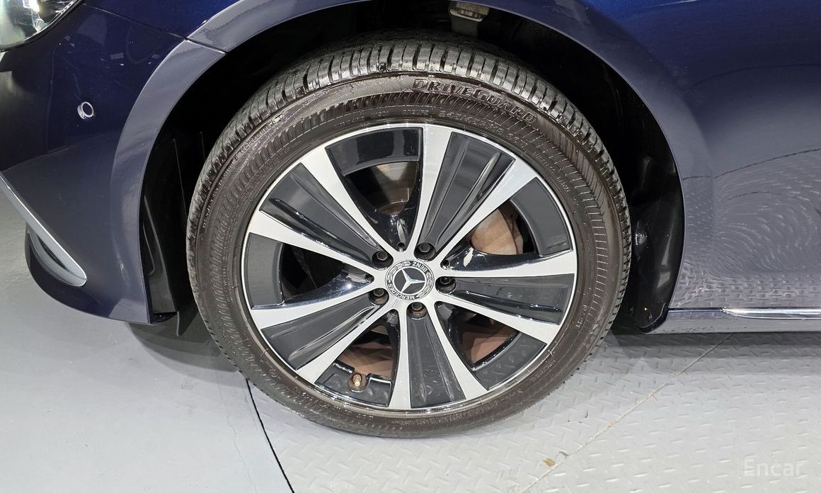 E-Class W213E300e 4MATIC Exclusive 6