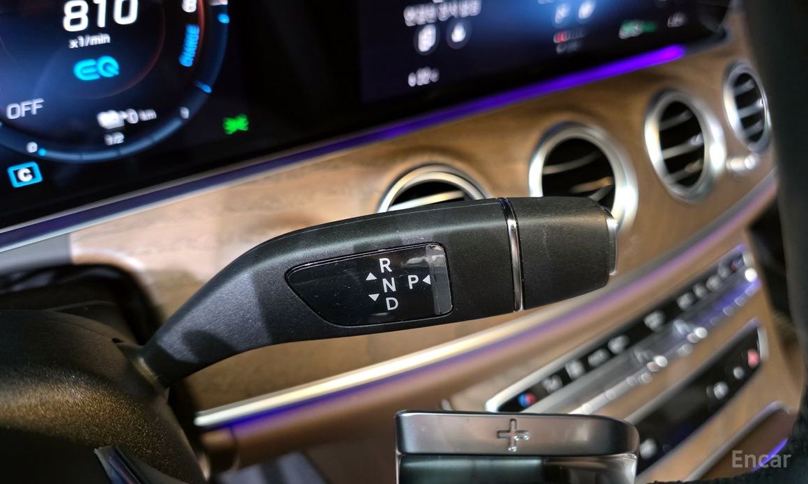 E-Class W213E300e 4MATIC Exclusive 10