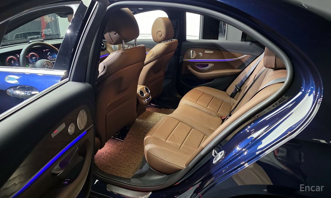 E-Class W213E300e 4MATIC Exclusive 12