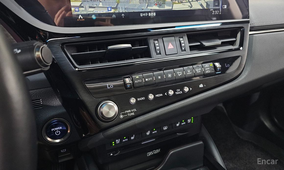 Lexus ES300h 7th Generation Executive №17