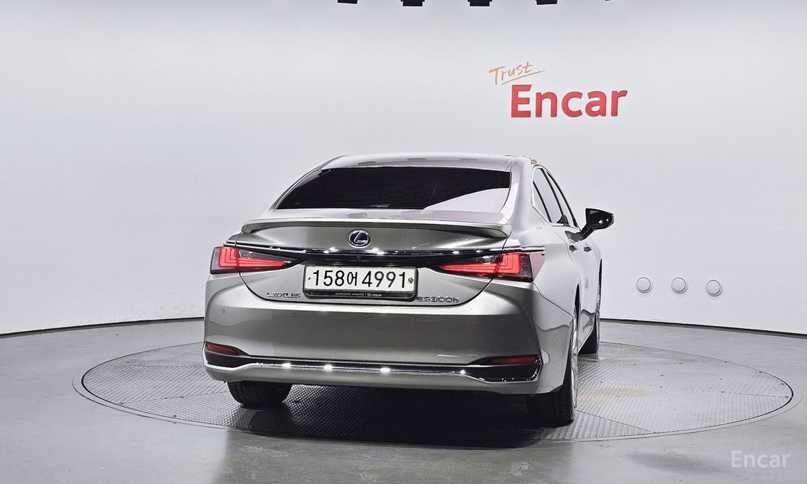 Lexus ES300h 7th Generation Executive №5