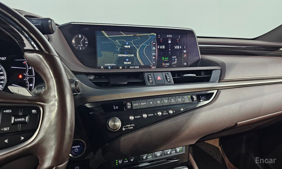 Lexus ES300h 7th Generation Executive №18