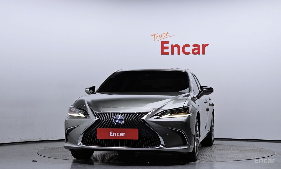 ES300h 7th Generation Executive 4