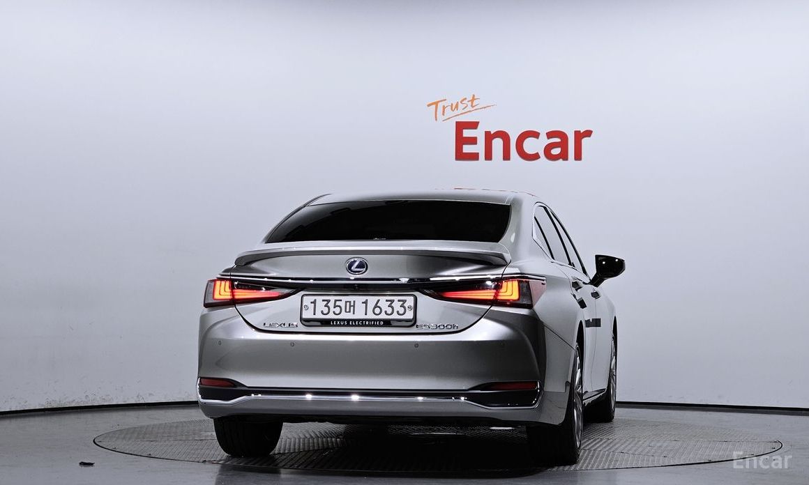 ES300h 7th Generation Executive 5