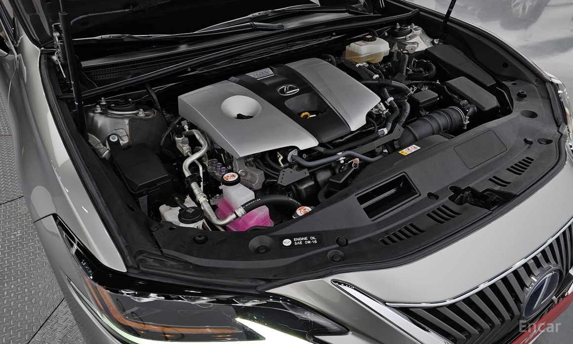 ES300h 7th Generation Executive 7