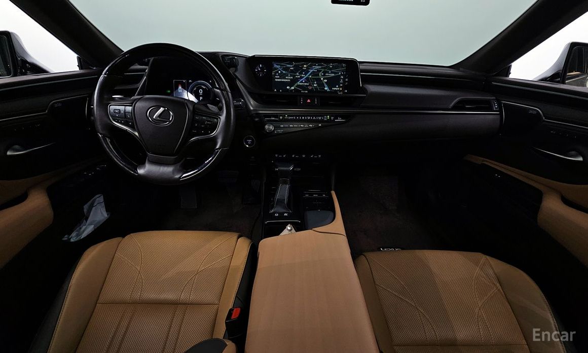 ES300h 7th Generation Executive 8