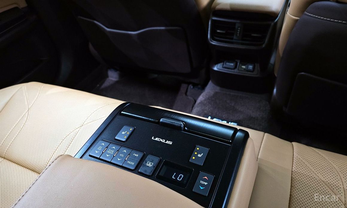 ES300h 7th Generation Executive 20