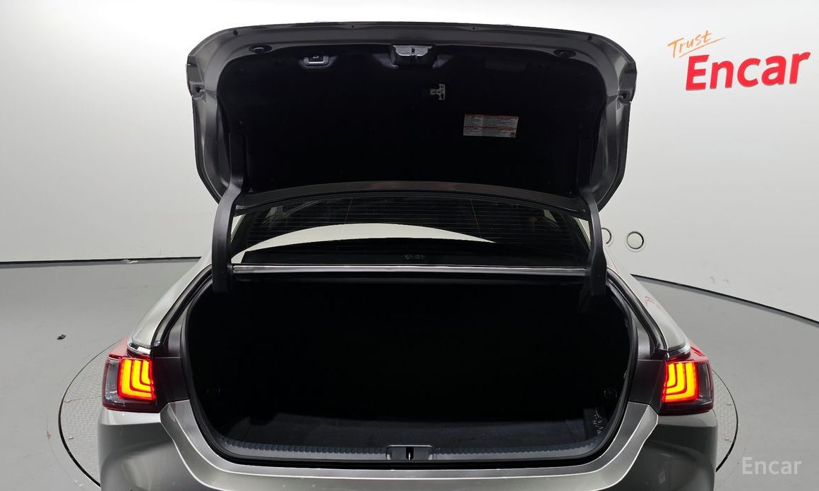 ES300h 7th Generation Executive 21