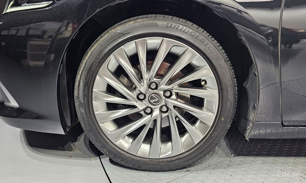 Lexus ES300h 7th Generation Executive №6