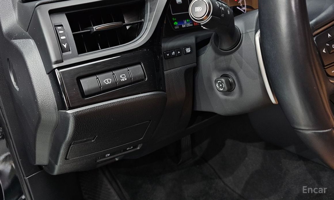 Lexus ES300h 7th Generation Executive №15