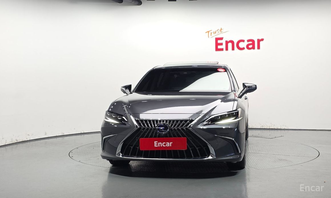 ES300h 7th Generation Executive 4