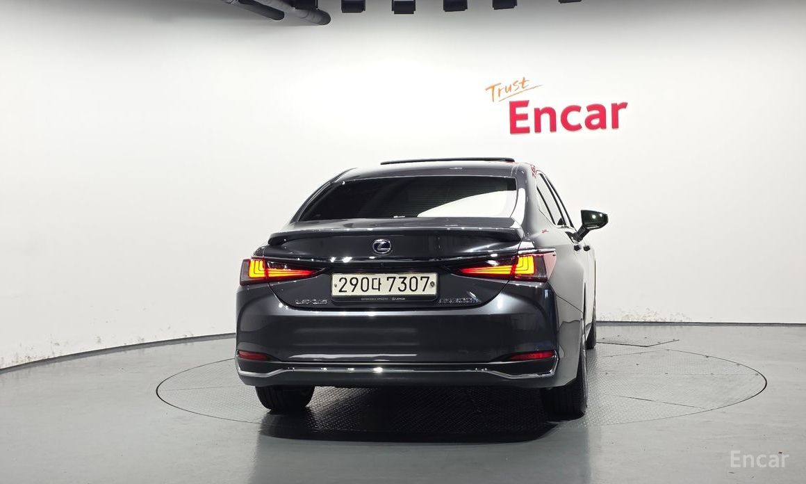 ES300h 7th Generation Executive 5