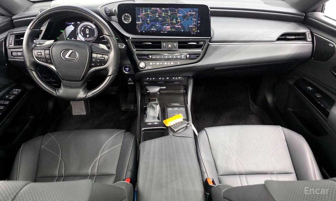 ES300h 7th Generation Executive 8