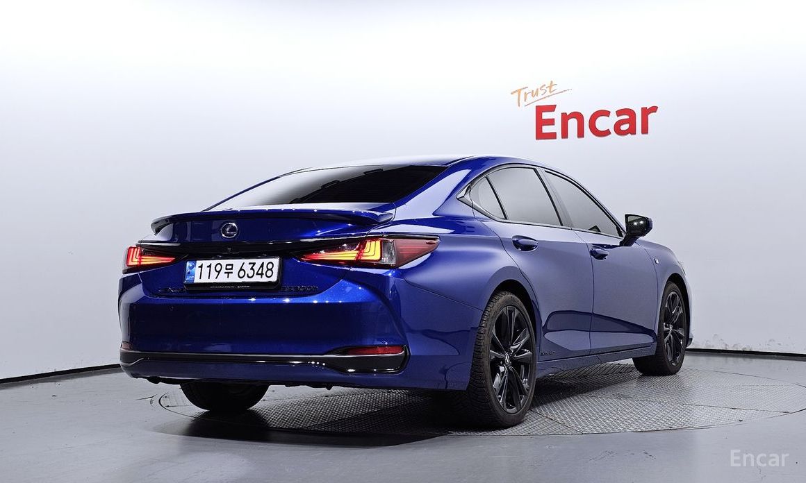 Lexus ES300h 7th Generation F-Sport №3