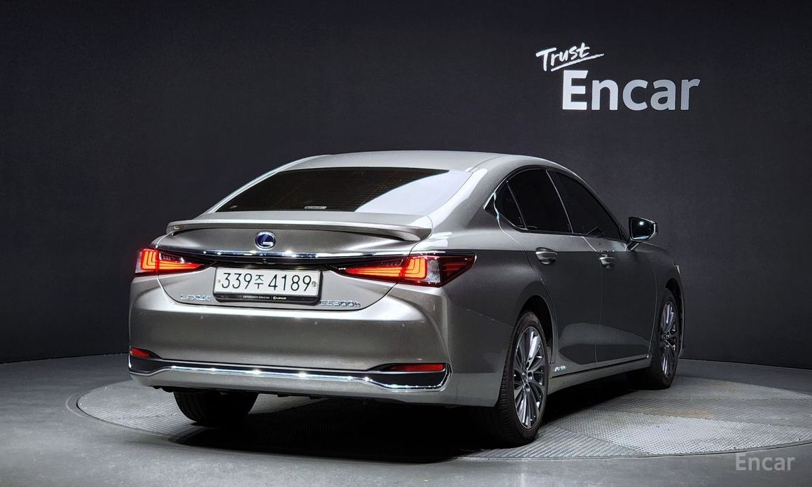 ES300h 7th Generation Luxury 3